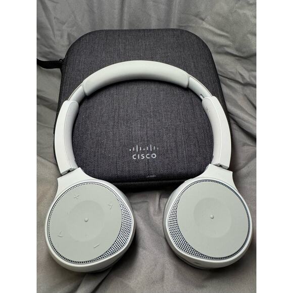 CISCO Headset 730, Wireless Dual On- Ear Bluetooth Headset with Case, USB-A HD - Picture 5 of 9